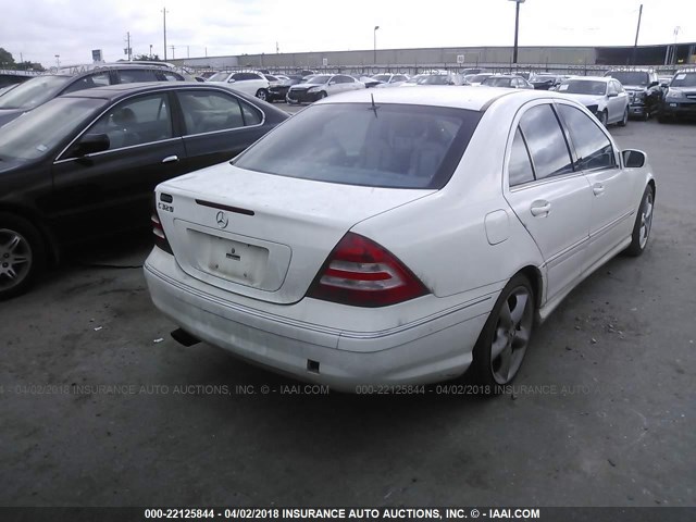 WDBRF64J35F595098 - 2005 MERCEDES-BENZ C 320 WHITE photo 4