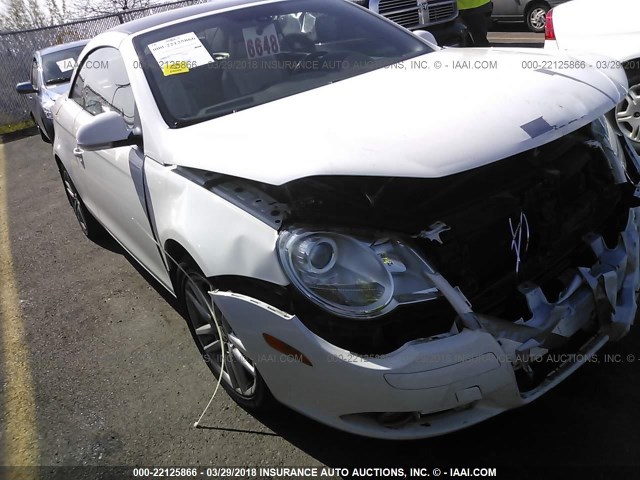 WVWFA71F08V002333 - 2008 VOLKSWAGEN EOS LUX Белый фото 1