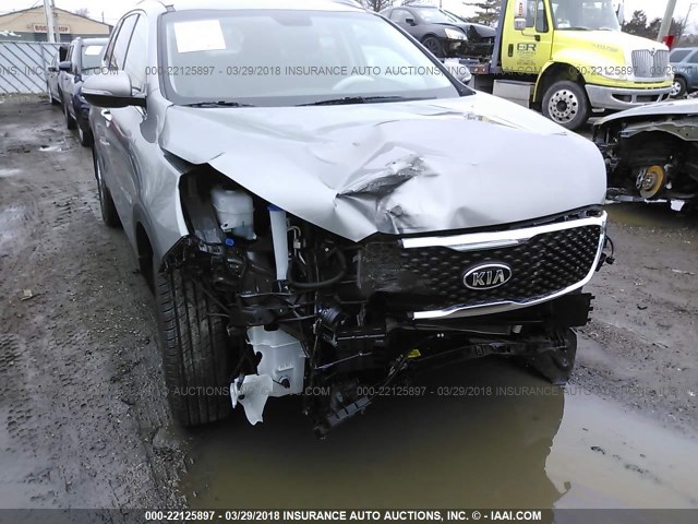 5XYPG4A35HG336341 - 2017 KIA SORENTO LX/L GRAY photo 6