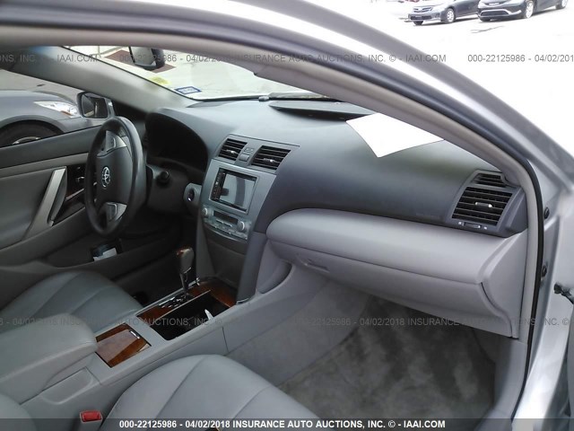 4T1BK46K59U585114 - 2009 TOYOTA CAMRY SE/LE/XLE Күміс фото 5