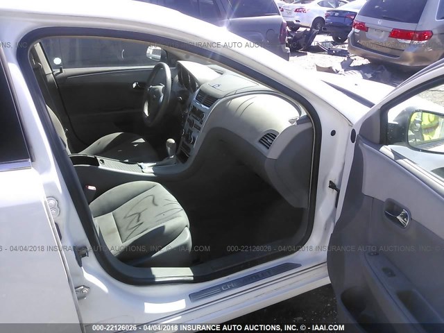 1G1ZG57B09F132900 - 2009 CHEVROLET MALIBU LS თეთრი ფოტო 5