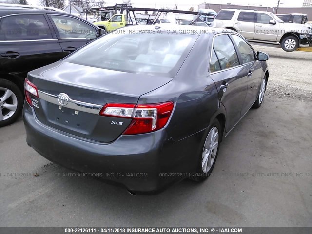 4T1BK1FKXEU026649 - 2014 TOYOTA CAMRY SE/XLE GRAY photo 4