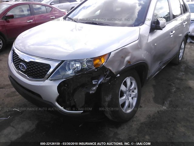 5XYKT3A67DG366302 - 2013 KIA SORENTO LX SILVER photo 6