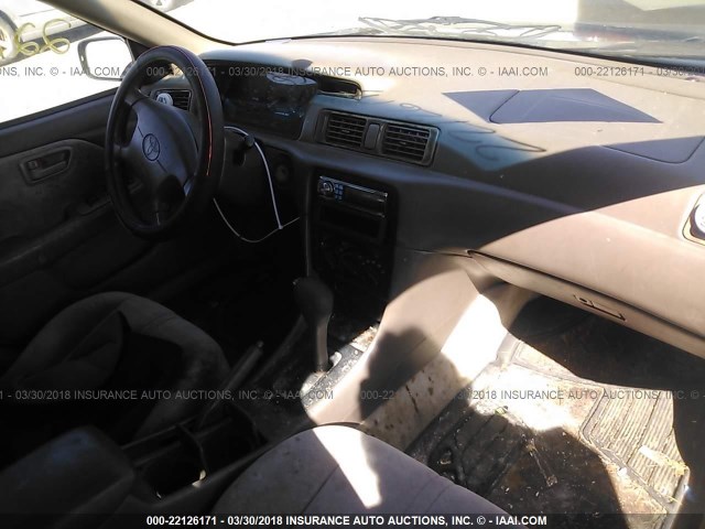 4T1BG22KXXU437789 - 1999 TOYOTA CAMRY CE/LE/XLE 绿色 照片 5