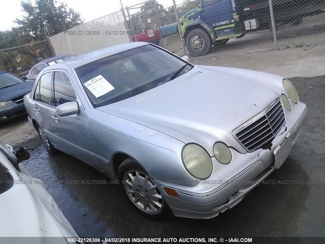 WDBJF65J5YB155617 - 2000 MERCEDES-BENZ E 320 SILVER photo 1