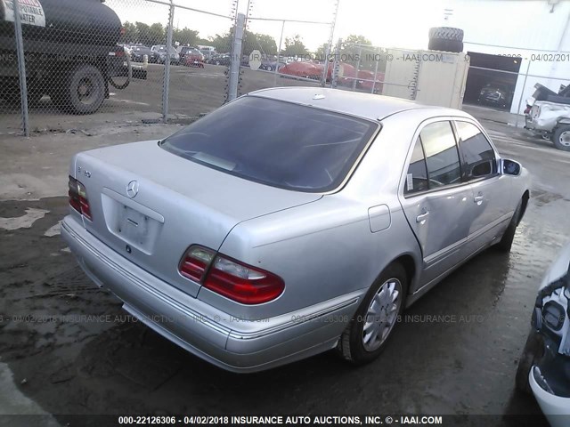 WDBJF65J5YB155617 - 2000 MERCEDES-BENZ E 320 SILVER photo 4