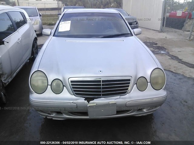 WDBJF65J5YB155617 - 2000 MERCEDES-BENZ E 320 SILVER photo 6