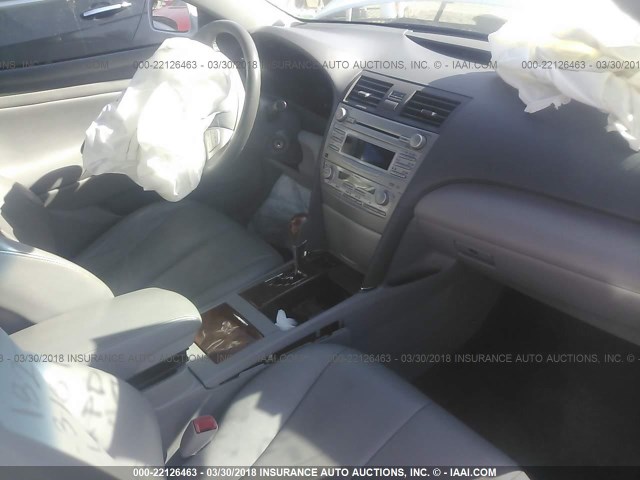 4T1BF3EK9BU633963 - 2011 TOYOTA CAMRY SE/LE/XLE WHITE photo 5