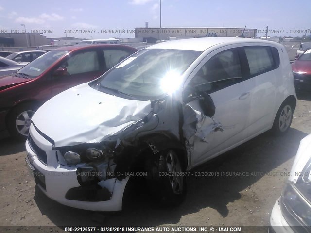 1G1JA6SH2G4108266 - 2016 CHEVROLET SONIC LS თეთრი ფოტო 2