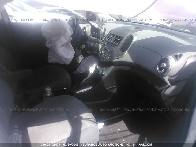 1G1JA6SH2G4108266 - 2016 CHEVROLET SONIC LS თეთრი ფოტო 5