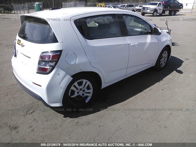 1G1JG6SH9H4172014 - 2017 CHEVROLET SONIC WHITE photo 4