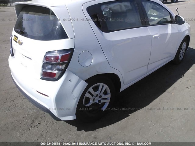 1G1JG6SH9H4172014 - 2017 CHEVROLET SONIC WHITE photo 6