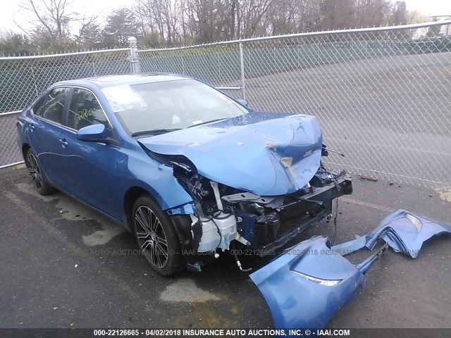 4T1BF1FK4GU512493 - 2016 TOYOTA CAMRY LE/XLE/SE/XSE ლურჯი ფოტო 1