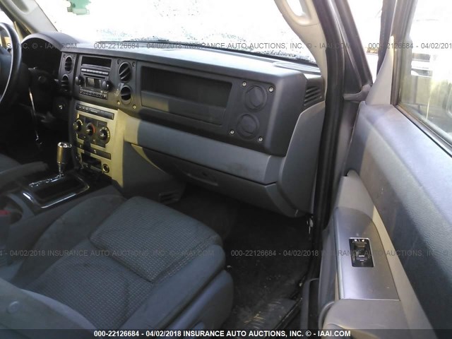 1J8HG48K67C647614 - 2007 JEEP COMMANDER GRAY photo 5
