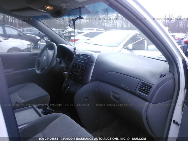 5TDZA23CX6S538331 - 2006 TOYOTA SIENNA CE/LE WHITE photo 5