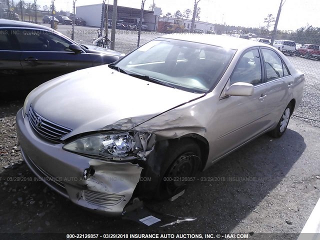 4T1BE32K25U044216 - 2005 TOYOTA CAMRY LE/XLE/SE BEIGE photo 2