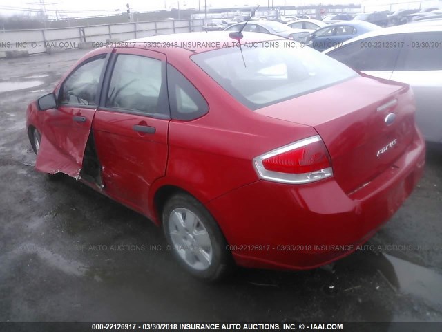 1FAHP34N58W145524 - 2008 FORD FOCUS S/SE RED photo 3
