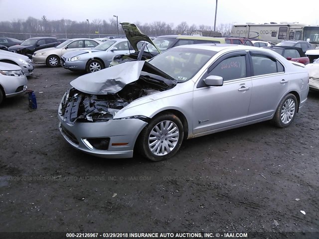 3FADP0L34AR103769 - 2010 FORD FUSION HYBRID SILVER photo 2