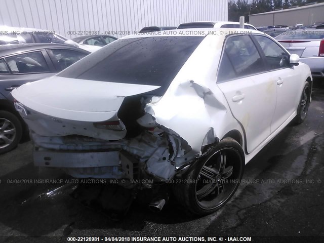4T1BF1FK1EU440715 - 2014 TOYOTA CAMRY L/SE/LE/XLE თეთრი ფოტო 4