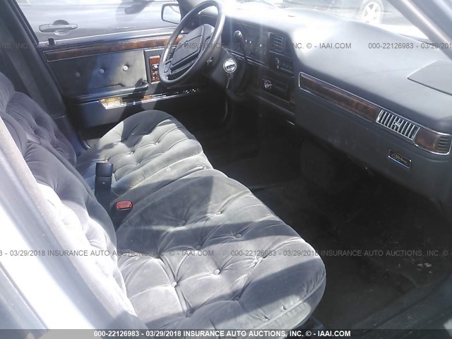 1C3XV66R5ND737322 - 1992 CHRYSLER NEW YORKER FIFTH AVENUE WHITE photo 5