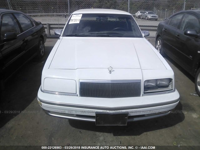 1C3XV66R5ND737322 - 1992 CHRYSLER NEW YORKER FIFTH AVENUE WHITE photo 6