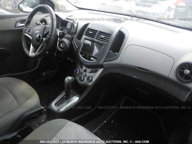 1G1JA5SH1D4247150 - 2013 CHEVROLET SONIC LS 红色 照片 5