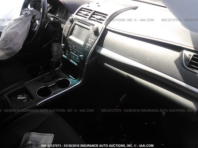 4T1BF1FK4GU199994 - 2016 TOYOTA CAMRY LE/XLE/SE/XSE ნაცრისფერი ფოტო 5