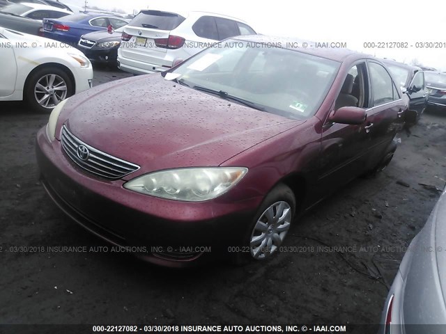 4T1BE32KX5U102752 - 2005 TOYOTA CAMRY LE/XLE/SE RED photo 2