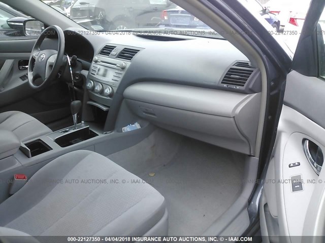 4T1BF3EK9AU067382 - 2010 TOYOTA CAMRY SE/LE/XLE 灰色 照片 5