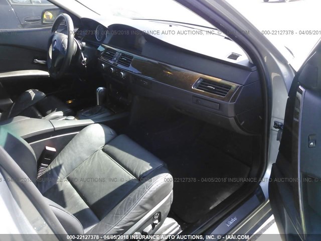 WBANB33575CN66183 - 2005 BMW 545 I GRAY photo 5