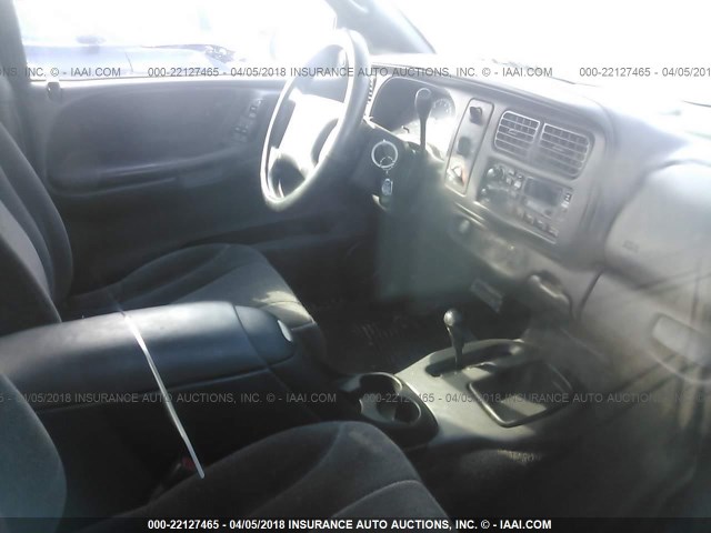 1B7GG22N3YS754427 - 2000 DODGE DAKOTA BLACK photo 5