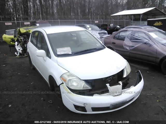 3N1BC13EX9L378052 - 2009 NISSAN VERSA S/SL WHITE photo 1