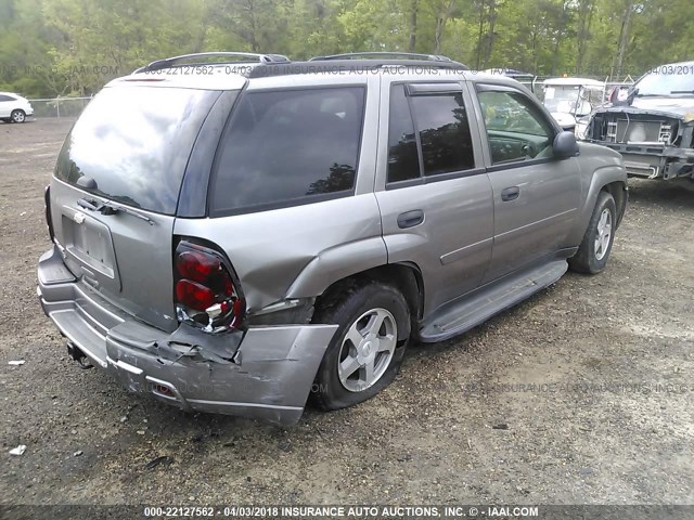 1GNDT13S362248548 - 2006 CHEVROLET TRAILBLAZER LS/LT GRAY photo 4