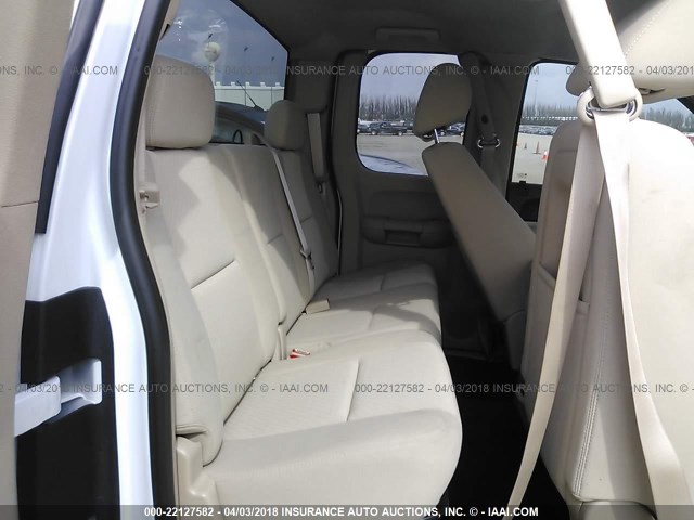 1GTR1VE01BZ243020 - 2011 GMC SIERRA C1500 SLE WHITE photo 8