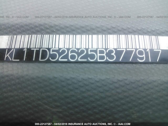 KL1TD52625B377917 - 2005 CHEVROLET AVEO LS SILVER photo 9