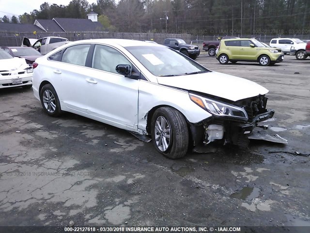 5NPE24AF1GH385785 - 2016 HYUNDAI SONATA SE WHITE photo 1