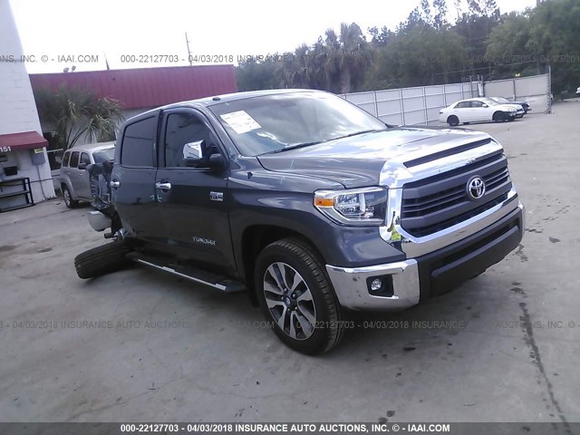 5TFHW5F15JX696118 - 2018 TOYOTA TUNDRA CREWMAX LIMITED GRAY photo 1