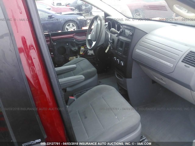 2D8HN44E09R668239 - 2009 DODGE GRAND CARAVAN SE RED photo 5