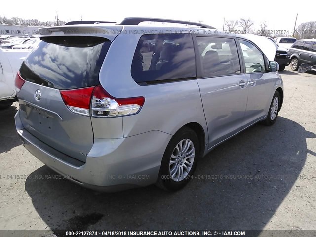 5TDYK3DC0DS321185 - 2013 TOYOTA SIENNA XLE/LIMITED SILVER photo 4