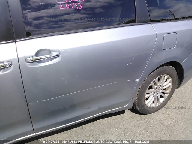 5TDYK3DC0DS321185 - 2013 TOYOTA SIENNA XLE/LIMITED SILVER photo 6