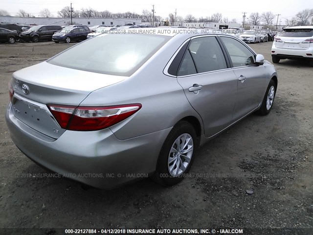 4T4BF1FK3FR469866 - 2015 TOYOTA CAMRY LE/XLE/SE/XSE SILVER photo 4