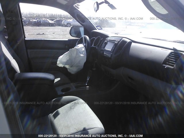 5TFJX4GN8DX025119 - 2013 TOYOTA TACOMA DOUBLE CAB თეთრი ფოტო 5