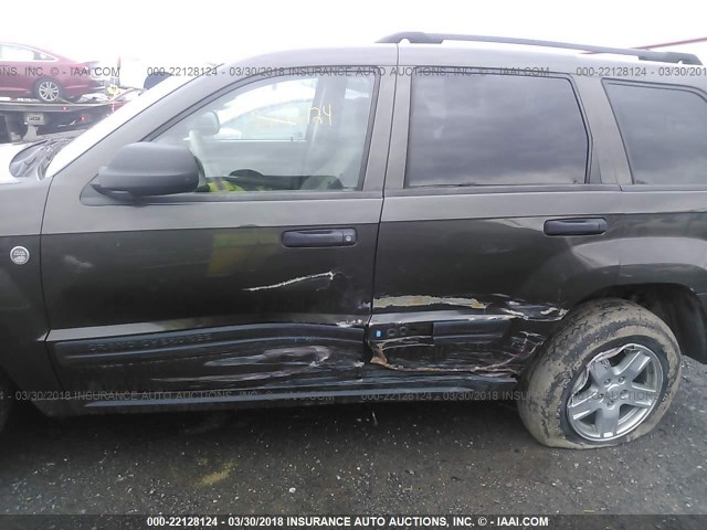 1J4HR48N75C560307 - 2005 JEEP GRAND CHEROKEE LAREDO/COLUMBIA/FREEDOM 深棕色 照片 6