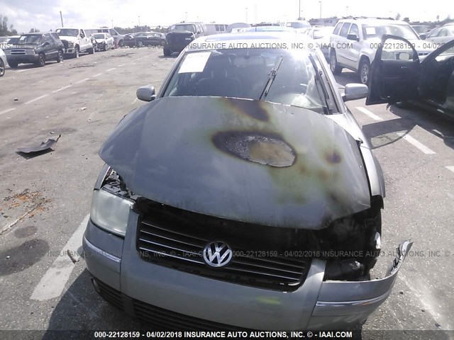 WVWRH63BX4P055410 - 2004 VOLKSWAGEN PASSAT GLX 银色 照片 6