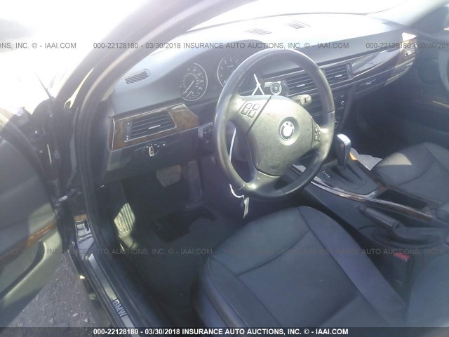 WBAPH5C57AA439880 - 2010 BMW 328 I SULEV BLACK photo 5