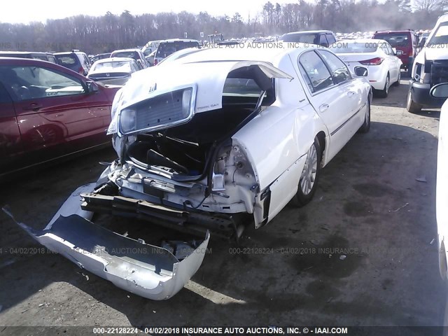 1LNHM81W74Y623773 - 2004 LINCOLN TOWN CAR EXECUTIVE/SIGNATURE თეთრი ფოტო 4