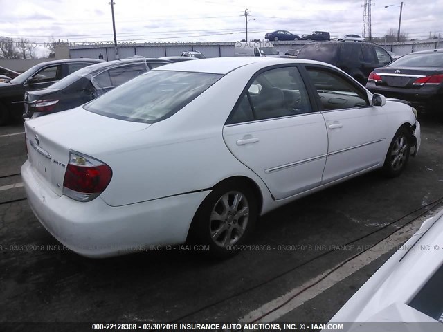 4T1BF30K35U092677 - 2005 TOYOTA CAMRY LE/XLE/SE WHITE photo 4