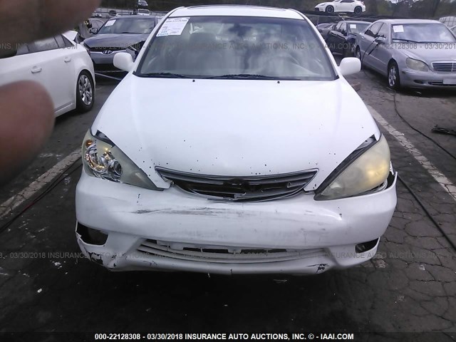 4T1BF30K35U092677 - 2005 TOYOTA CAMRY LE/XLE/SE WHITE photo 6