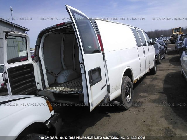 1GCHG39R2W1076873 - 1998 CHEVROLET EXPRESS G3500  WHITE photo 4