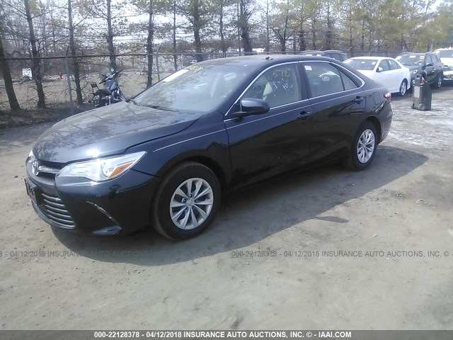 4T1BF1FK5GU536012 - 2016 TOYOTA CAMRY LE/XLE/SE/XSE მუქი ლურჯი ფოტო 2
